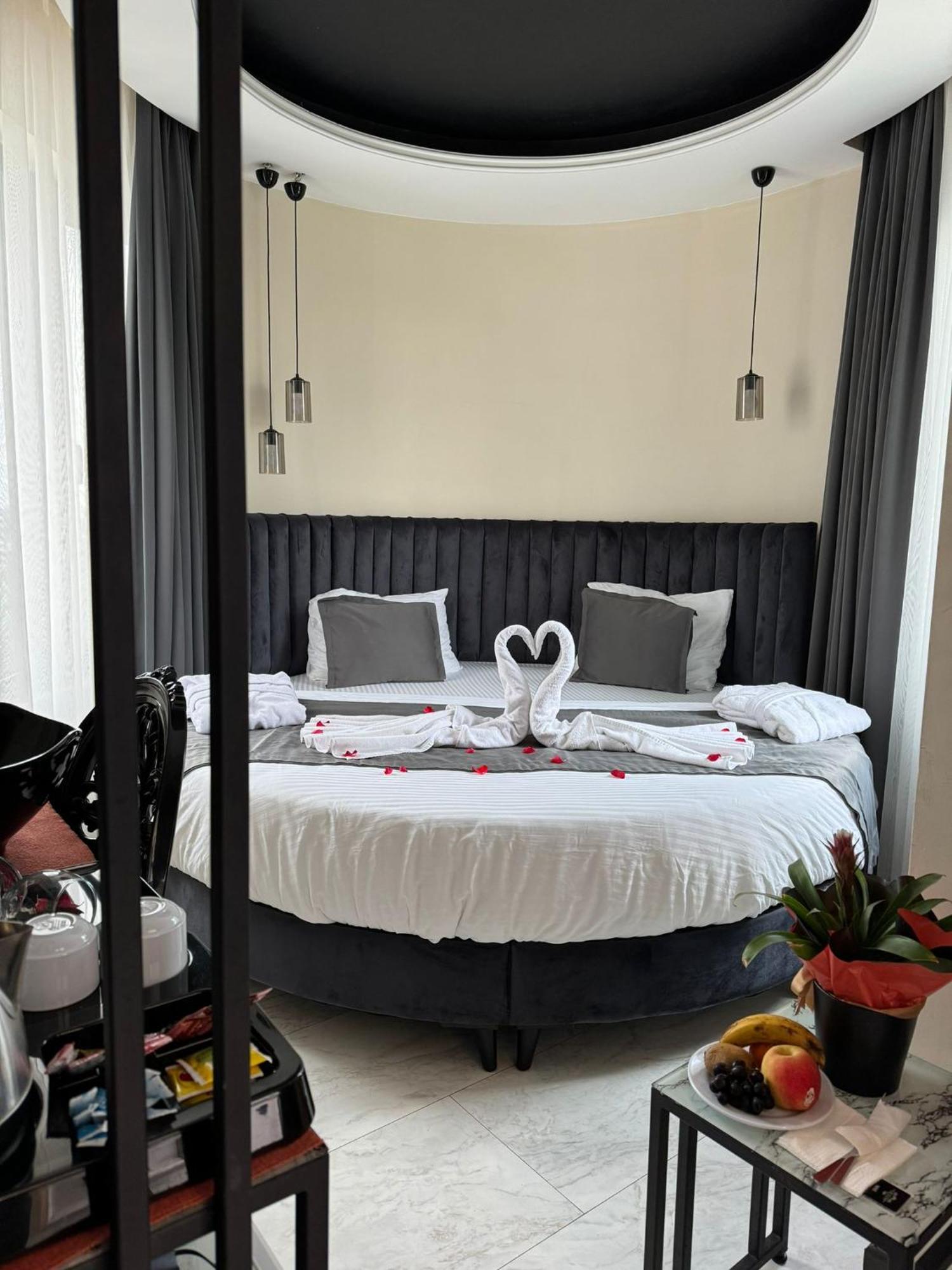 The Queen Airport Hotel-Round Trip Airport Service Arnavutkoy Zewnętrze zdjęcie